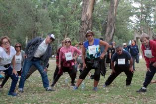 Cardiocaminata de  personas mayores en Parque Rivera