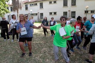 Cardiocaminata de personas mayores en Parque Rivera Cardiocaminata de personas mayores en Parque Rivera