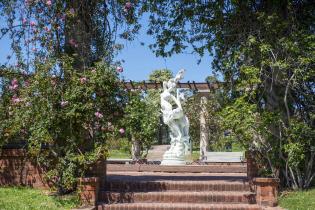 Rosaleda Juana de Ibarbourou en el Prado