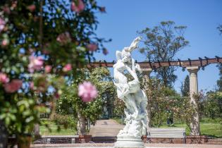 Rosaleda Juana de Ibarbourou en el Prado