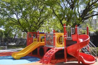 Inauguración de obras en espacio infantil de plaza Ituzaingó