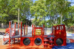 Inauguración de obras en espacio infantil de plaza Ituzaingó