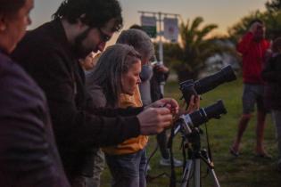 Observación nocturna del cielo en playa chica del Parque Punta Yeguas Observación nocturna del cielo en playa chica del Parque Punta Yeguas