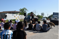 Pintada de mural con vecinos y vecinas del Barrio Nuevo Mendoza