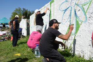 Pintada de mural con vecinos y vecinas del Barrio Nuevo Mendoza