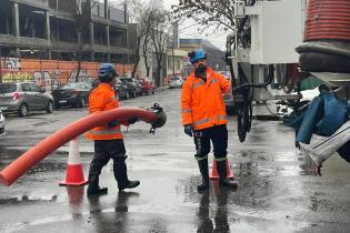 Trabajos de limpieza y saneamiento en la calle Av Gral Rondeau esquina Gral. Manuel Freire Trabajos de limpieza y saneamiento en la calle Av Gral Rondeau esquina Gral. Manuel Freire
