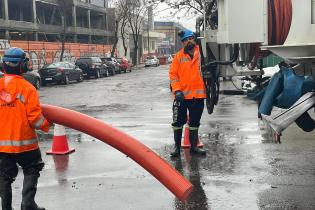 Trabajos de limpieza y saneamiento en la calle Av Gral Rondeau esquina Gral. Manuel Freire Trabajos de limpieza y saneamiento en la calle Av Gral Rondeau esquina Gral. Manuel Freire