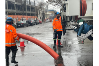 Trabajos de limpieza y saneamiento en la calle Av Gral Rondeau esquina Gral. Manuel Freire