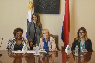 Firma de acuerdo entre la Intendencia de Montevideo y Mundo Afro
