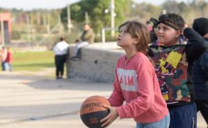 Encuentro de básquet de escuelas de Casavalle en el Centro Cívico Luisa Cuesta