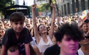 Festejos en el escenario de Av. Libertador por los 300 años de Montevideo