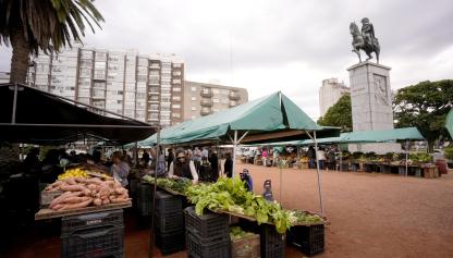Inauguración de Feria Modelo en la plaza Soldados Orientales de San Martín