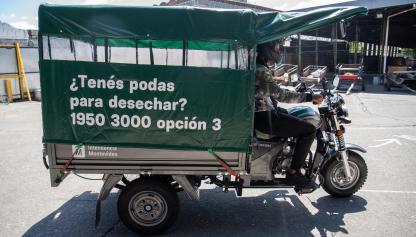 Entrega de motocarros y adopción de caballos