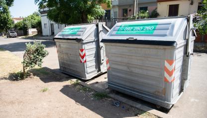 Ploteo de contenedores en el marco del programa Montevideo más verde en línea