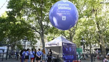 Punto Violeta en el desfile inaugural del Carnaval 2024