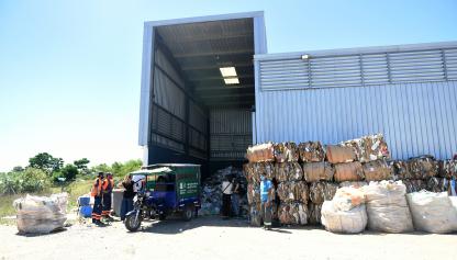 Traslado de bolsones en cooperativa CAMVU a planta de clasificación