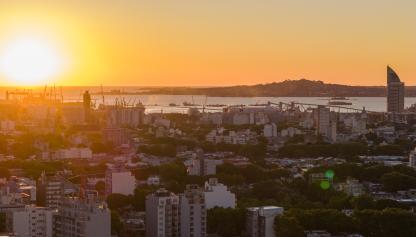 Vista aérea de la Bahía del Cerro de Montevideo
