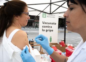 Vacunación antigripal en la explanada de la Intendencia, 10  de