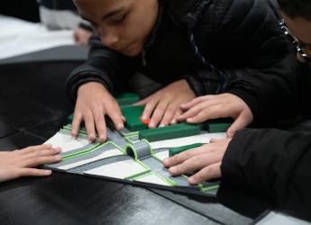 Presentación de maqueta háptica en la Escuela Nº 198 para ni