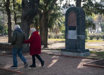 Placa inauguración de Monumento a los tejedores de Rochdale en 