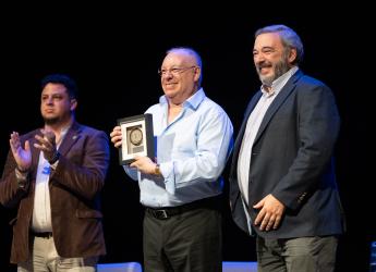 Intendente Mario Bergara, durante la declaración de Ciudadano Ilustre de Montevideo a Petru Valensky
