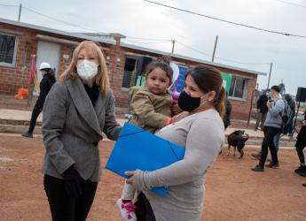 Entrega de viviendas en barrio Cauceglia
