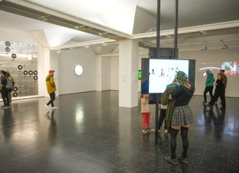 Exposición «Techno Worlds» en el SUBTE