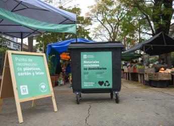 Instalación de puntos de recolección de plástico, cartón y latas en ferias de Montevideo