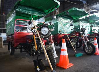Entrega de motocarros en el Modelo Abierto