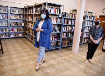 Recorrida de bibliotecas por parte de la Directora de Cultura