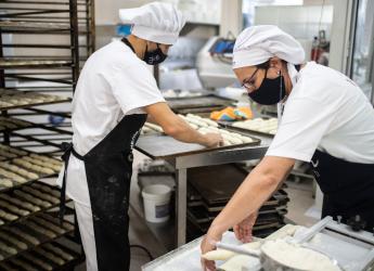 Elaboración de pan en el Centro de Industriales Panaderos del Uruguay