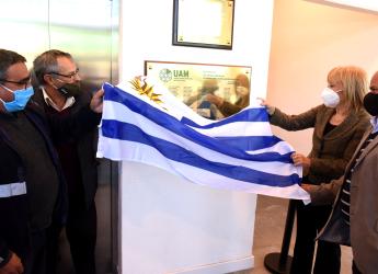 Placa en reconocimiento a trabajadoras y trabajadores  de la UAM