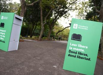 Donación de libros en el Jardín Botánico