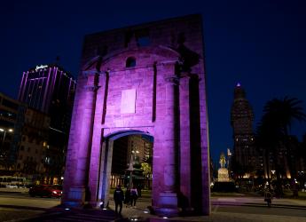  Iluminación de la Puerta de la Ciudadela en el marco del Día Mundial contra el Cáncer de Mama 