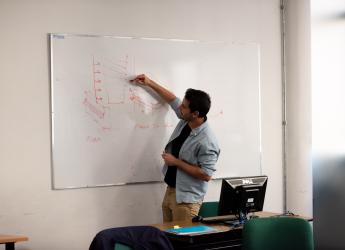 Espacio de conversación para personas migrantes en el Centro de formación y Estudios de la Intendencia de Montevideo
