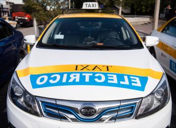 Presentación de nuevos taxis eléctricos en el Intercambiador Belloni