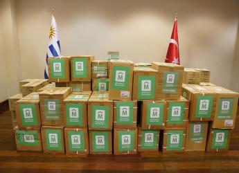 Entrega de donación humanitaria al gobierno de Turquía