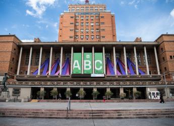 Fachada de la Intendencia de Montevideo en el marco del Mes de la Mujer, 07 de marzo de 2023