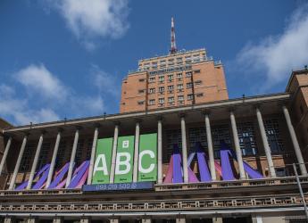 Fachada de la Intendencia de Montevideo en el marco del Mes de la Mujer