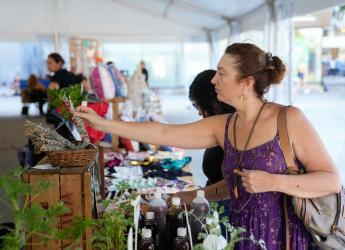 Feria Mypes en la explanada de la Intendencia de Montevideo , 13 de marzo de 2023
