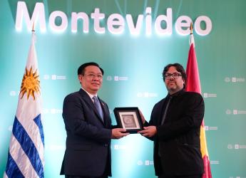 Declaración de Visitante Ilustre de Montevideo a Vương Đình Huệ, presidente de la Asamblea Nacional de Vietnam ,27 de abril de 2023
