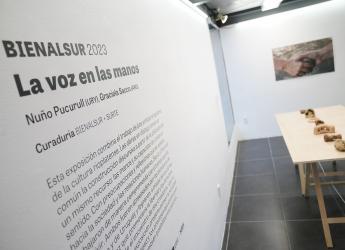 Exposición La voz en las manos en el SUBTE