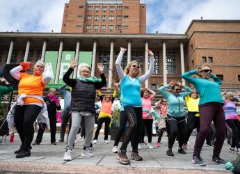 Jornada de salud mental en la explanada de la Intendencia de Montevideo,