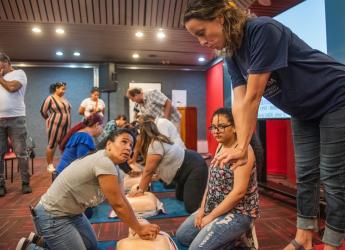 Curso de Resucitación Cardíaca Básica (RCB) para poblaciones migrantes 