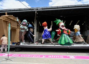 Directora de cultura María Inés Obaldía participa de los preparativos del carro alegórico de carnaval