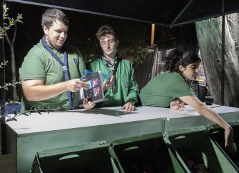 Lanzamiento de campaña tu ayuda es útil en el teatro de Verano