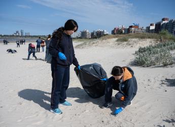Jornada de plantación y limpieza de la playa Malvín con la participación del Colegio Santo Domingo