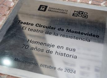 Descubrimiento de placa en homenaje al Teatro Circular de Montevideo, por sus 70 años de historia
