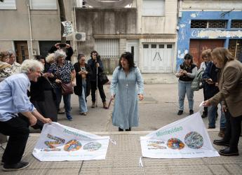 Colocación de placas en homenaje a Mercedes Lingeri y a Rubén Yáñez