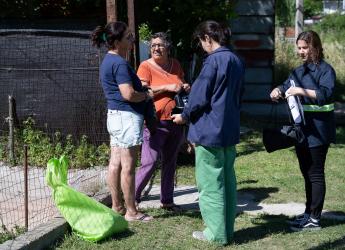 Entrega de kits para utilizar en caso de inundaciones en Arroyo Manga